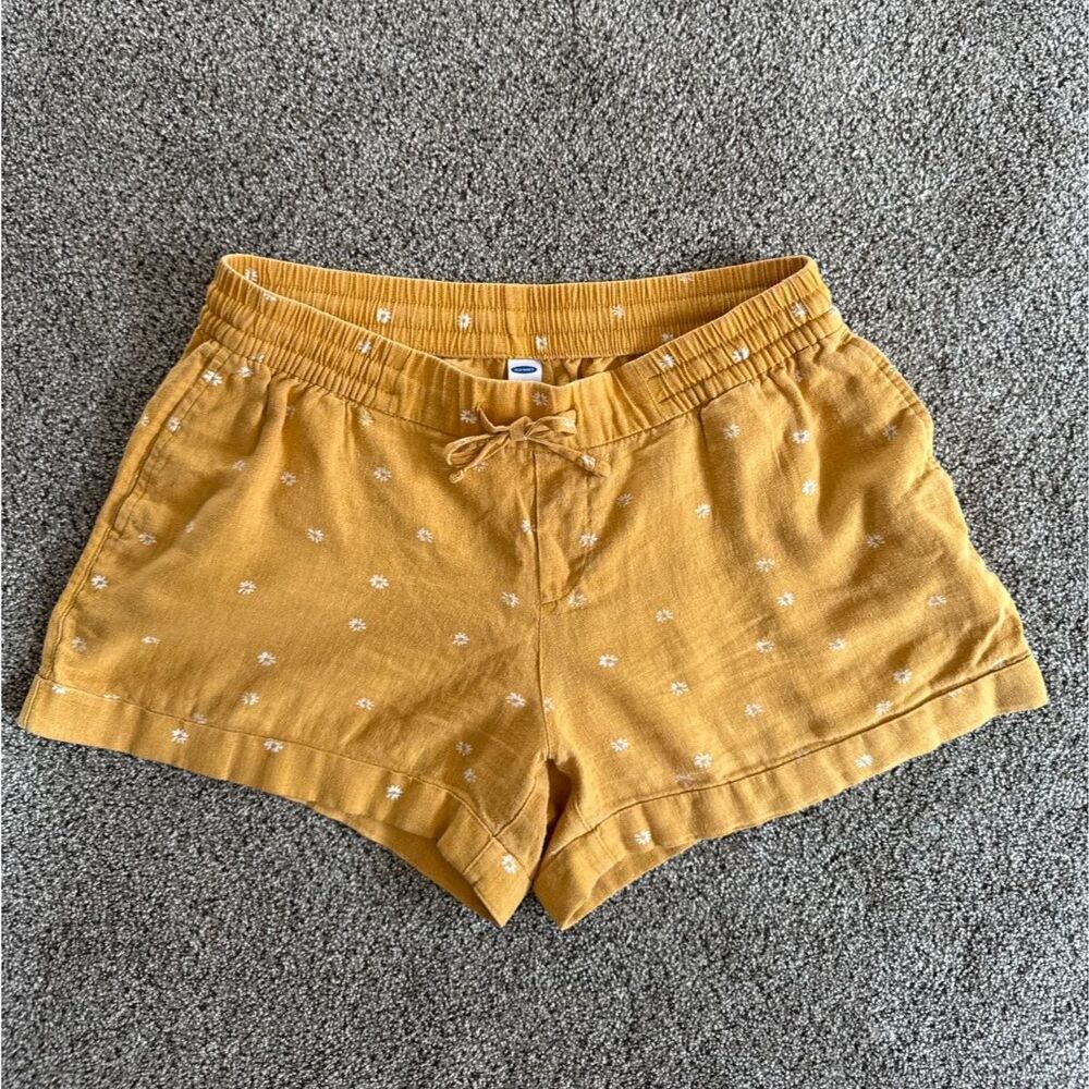 Old Navy linen blend shorts "Sunflower Gold" Yellow with white flowers Medium